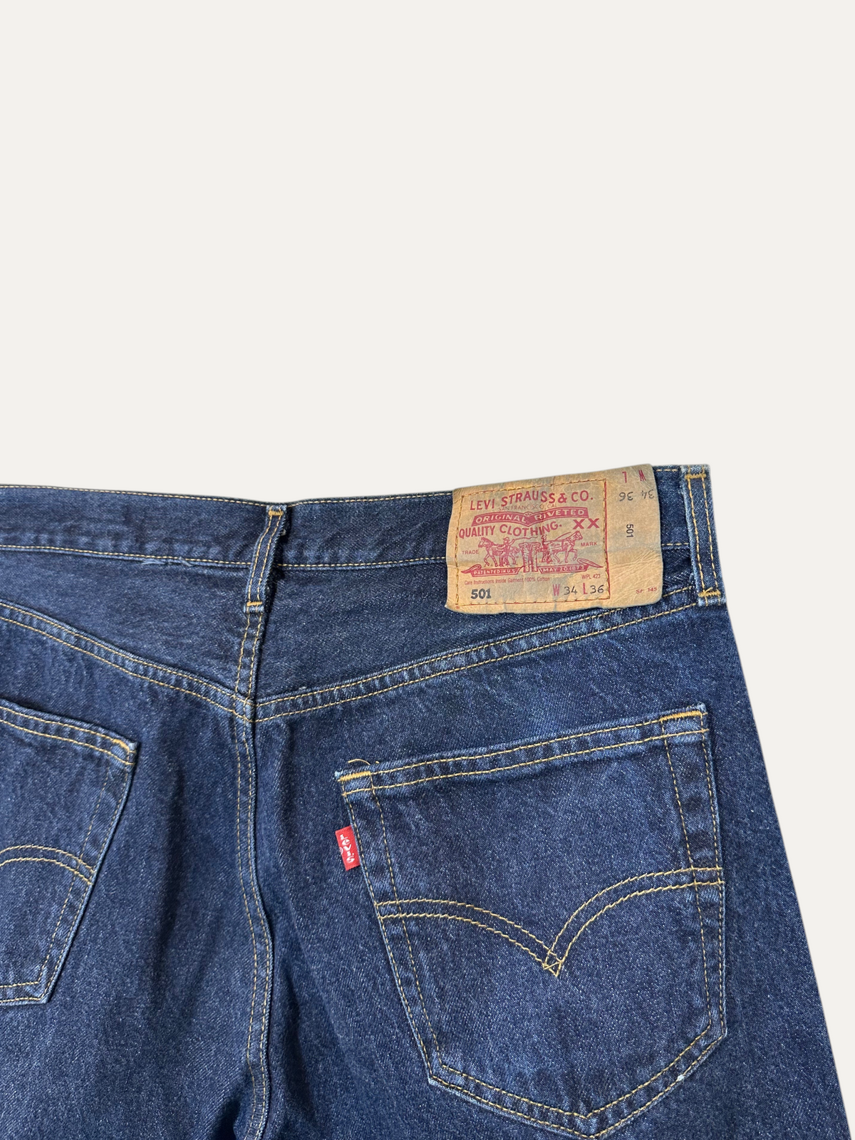 Vintage Levi's 501 Straight Jeans in blue, unisex, size W34 L36 – second-hand