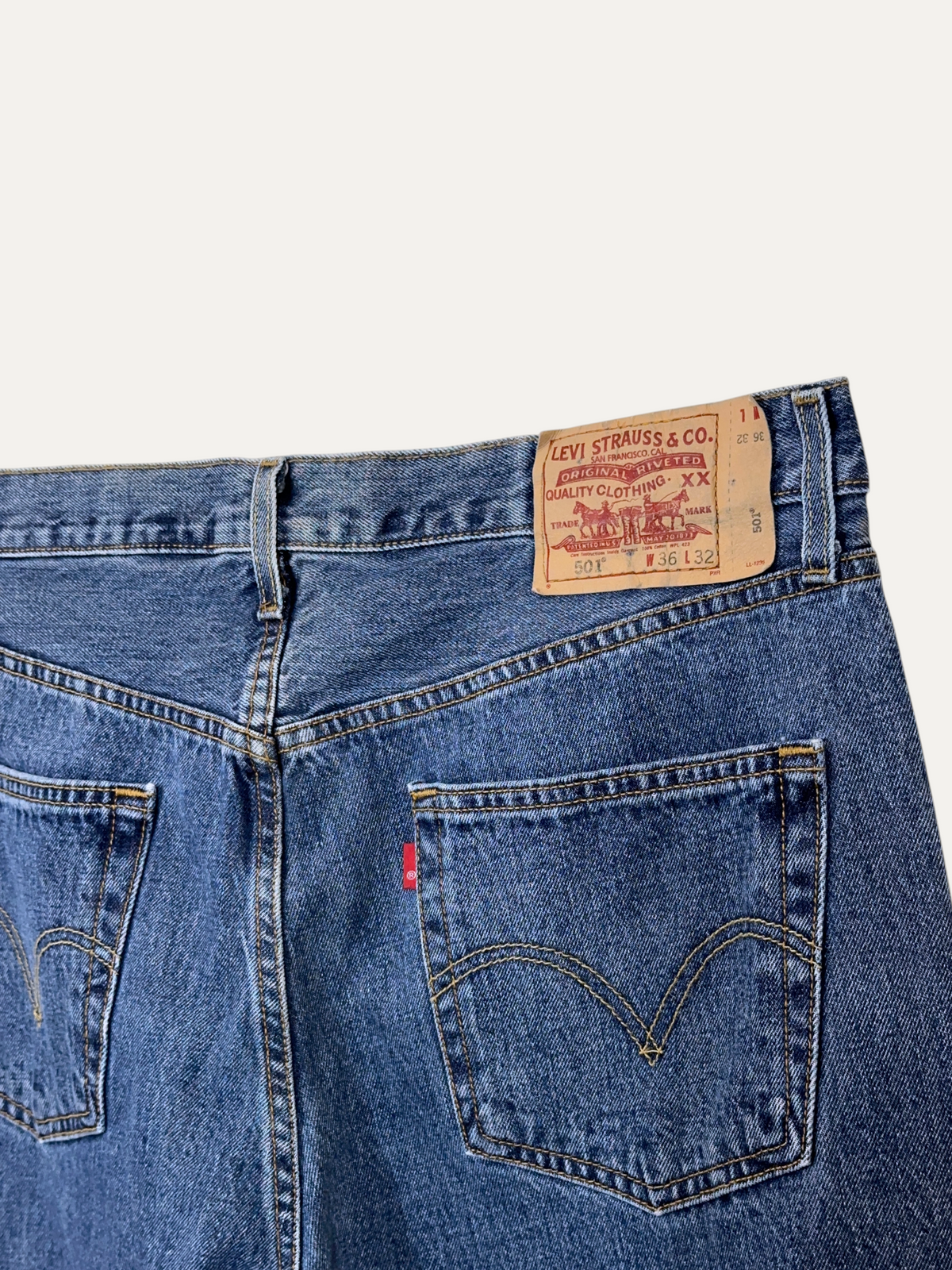 Vintage Levi's 501 Straight Jeans in blue, unisex, size W36 L32 – second-hand