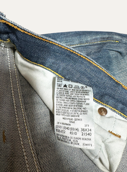 Vintage Levi's 501 Straight Jeans in blue, unisex, size W38 L34 – second-hand
