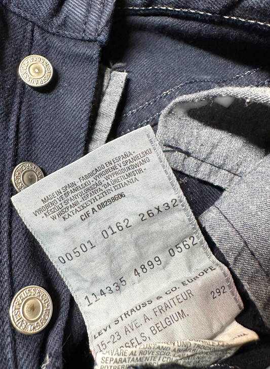 Vintage Levi's 501 Straight Jeans in blue, unisex, size W26 L32 – second-hand